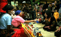 Mensos Risma Kaji Pembanguan Rumah Suku Talang Mamak Riau - GenPI.co Riau