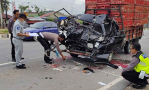 Kecelakaan Mobil Pengangkut Ayam Tabrak Truk di Kampar, 3 Tewas - GenPI.co Riau