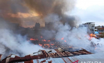 Ratusan Kios di Pasar Cik Puan Pekanbaru Ludes Terbakar - GenPI.co Riau