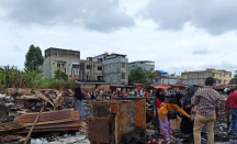 Kebakaran di Pasar Cik Puan Pekanbaru, Pedagang Kais Barang Sisa - GenPI.co Riau