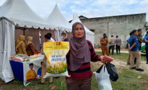Jelang Ramadan, Ratusan Ibu-ibu di Kampar Serbu Pasar Murah - GenPI.co Riau