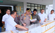 Polda Riau Gagalkan Upaya Penyelundupan Ratusan Ribu Benih Lobster - GenPI.co Riau