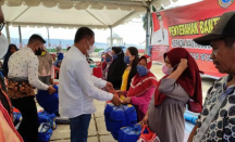 Hamdalah, 23 KK Korban Cuaca Ekstrem di Busel Terima Bantuan - GenPI.co Sultra