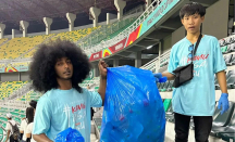 Suporter Indonesia Pungut Sampah di Piala Dunia U17, Erick Thohir: Salut - GenPI.co Sultra