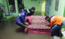 Dinsos Sumsel Beri Bantuan Kepada Korban Banjir di Kabupaten OKU - GenPI.co Sumsel