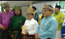 Sultan Palembang Beri Tanjak dan Rumpak ke Muhaimin Iskandar - GenPI.co Sumsel