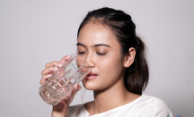 Rutin Minum Air Hangat Manfaatnya Luar Biasa untuk Lambung - GenPI.co Sumsel