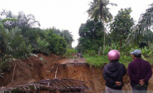 Perhatian! Jalan Penghubung di Deli Serdang Tertimbun Longsor - GenPI.co Sumut