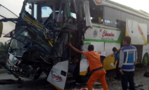 Bus Tabrak Truk, 2 Meninggal, Sopir Lari Kata Polisi - GenPI.co Sumut