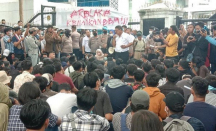 Demo BBM, Mahasiswa Sumut Cari Fraksi PDI Perjuangan - GenPI.co Sumut