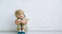 3 Cara yang Bisa Orang Tua Lakukan untuk Mengatasi Trauma pada Anak - GenPI.co