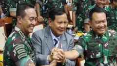 Jenderal Andika dan KASAD Dudung Salam Komando, Lihat Nih - GenPI.co