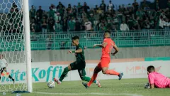 Dibungkam Persebaya Dramatis, Pelatih Borneo FC Bongkar Dosa-dosa - GenPI.co