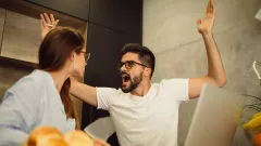 3 Cara Efektif untuk Menyelesaikan Masalah dengan Pasangan - GenPI.co