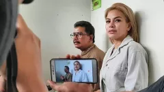 Lolly Ngebet Bertemu, Nikita Mirzani Santai di Rumah - GenPI.co