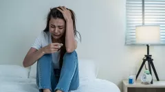 Tanda Pernikahan Mulai Menyiksa Batin, Bikin Kamu Tertekan - GenPI.co