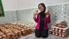 Modal Rp 700 Ribu, Putri Raih Omzet Ratusan Juta dari Bisnis Bakso Goreng - GenPI.co