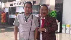 Temukan Dompet Hotman Paris Isi Rp 70 Juta, Cleaning Service Ogah Diberi Imbalan - GenPI.co