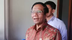 Marah! Mahfud MD Digertak, Dihantam, Diancam di Komisi 3 DPR - GenPI.co