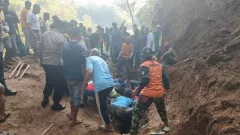3 Orang Tewas Tertimbun Material saat Tanah Longsor di Kudus - GenPI.co