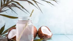 3 Manfaat Minum Air Kelapa, Lebih dari Sekadar Pelepas Dahaga - GenPI.co