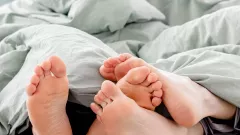 Arti Posisi Gaya Tidur Dapat Memengaruhi Nasib Pernikahan - GenPI.co