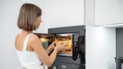 Ini yang Terjadi Jika Kamu Sering Menggunakan Microwave untuk Memasak - GenPI.co