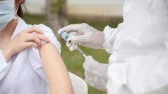 Pejabat Kesehatan AS Sebut Orang Lanjut Usia Harus Mendapatkan Vaksin Covid-19 Lagi - GenPI.co