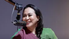 Trik Zoya Amirin Hadapi Pasangan Kecanduan Bermain Cinta - GenPI.co