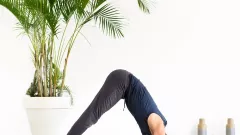 3 Pose Yoga untuk Meningkatkan Sirkulasi Darah di Kaki - GenPI.co