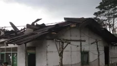 Angin Puting Beliung Kembali Terjang Kabupaten Bandung, 16 Rumah Rusak - GenPI.co