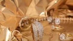 4 Ciri yang Perlu Kamu Perhatikan Saat Membeli Perhiasan Emas - GenPI.co