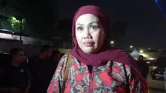 Mantan Suami Sering Pinjam Uang, Elly Sugigi Malas Buka WA - GenPI.co