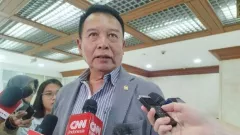 TB Hasanuddin Ingatkan Pengamanan TNI di Kejaksaan Hanya Temporer - GenPI.co