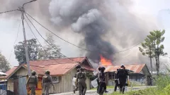 Warga Mengungsi Akibat Kerusuhan Kelompok Pendukung Cabup di Puncak Jaya - GenPI.co