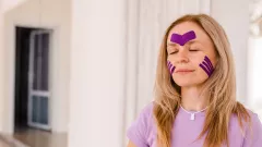 Facial Taping Bisa Mengurangi Keriput dan Garis Halus, Apakah Benar? - GenPI.co