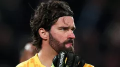 Alisson Becker Ukir Rekor Setelah Liverpool Bungkam PSG - GenPI.co