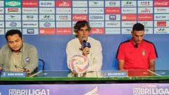 Dapat Tawaran Latih Tim Liga 1, Stefano Cugurra: Masih Nego - GenPI.co