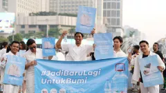 Gandeng Pijak Bumi dan Kivee, Le Minerale Ubah Botol Plastik Bekas Jadi Produk Fashion - GenPI.co
