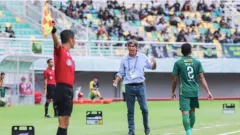 Ngamuk Bali United Kalah, Teco Desak Banyak Wasit Asing Pimpin Liga 1 - GenPI.co