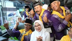 15 Tahun Jualan Koran di Masjid Agung Banyuwangi, Kakek 88 Tahun Akhirnya Naik Haji - GenPI.co