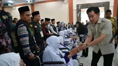 Gibran Didampingi Bobby Nasution Temui Jemaah Haji, Bilang Ada Arahan Presiden - GenPI.co