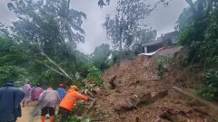 10 Rumah Tertimbun Longsor di Trenggalek, 6 Warga Masih Dicari - GenPI.co