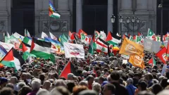 Ribuan Warga Italia Gelar Aksi Damai di Roma, Desak Pemerintah Tegas Soal Perang Gaza - GenPI.co