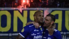 Setelah Persembahkan Gelar Juara Liga 1, Semua Pemain Asing Persib Hengkang - GenPI.co