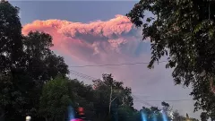 Pengungsi Erupsi Gunung Lewotobi Bertambah, BNPB Pastikan Fasilitas Dasar Tetap Aman - GenPI.co