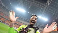 Kontrak Diperpanjang, Kiper Persija Jakarta Carlos Eduardo Ingin Rasakan Juara - GenPI.co