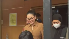 Didakwa Peras Reza Gladys Rp 4 Miliar, Nikita Mirzani: Yang Dibacakan JPU Halusinasi - GenPI.co