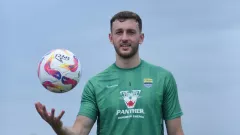 Puji Przybek, Pelatih Kiper Persib: Ganteng Tak Penting Asal Jago Jaga Gawang - GenPI.co