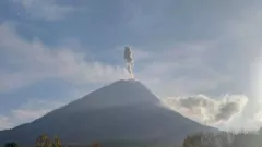 Status Gunung Ile Lewotolok Naik ke Siaga, Warga Diminta Waspada - GenPI.co
